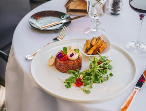 Tartarski biftek Le Bistro terasa